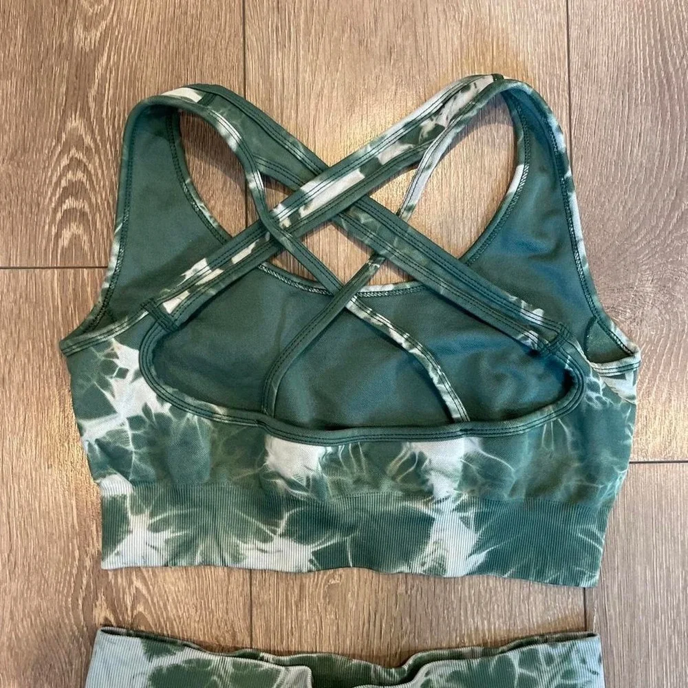 Green Tie Dye Seamless Workout Set Scrunch Butt Shorts & Cross Back Bra Medium